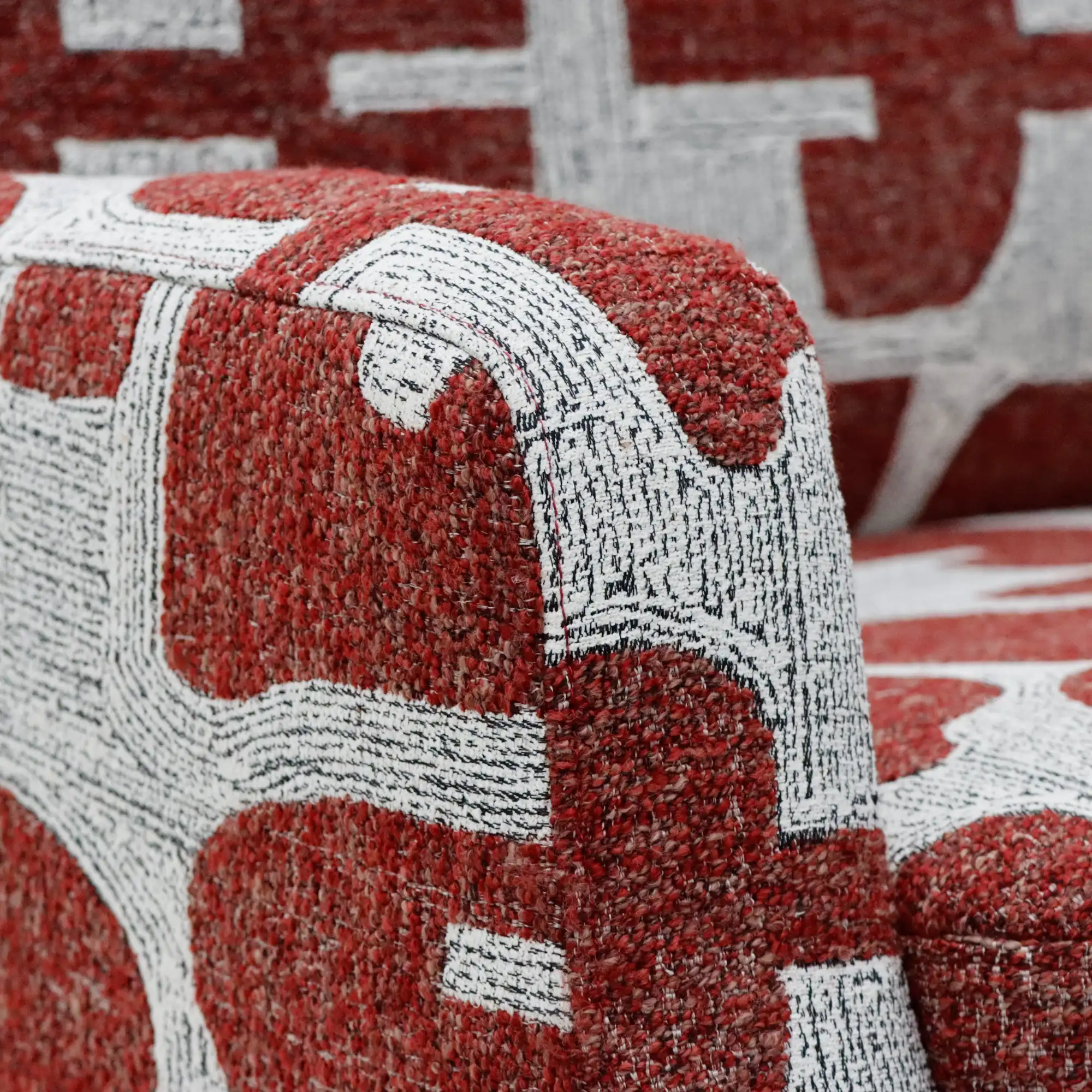 Seville_Red_and_White_8